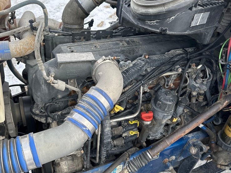 2015-kenworth-t880-image-21