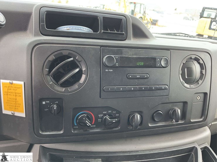 2013-ford-e350-image-22