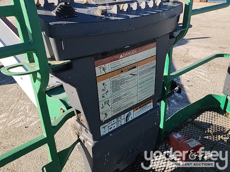 2014-jlg-400s-image-21