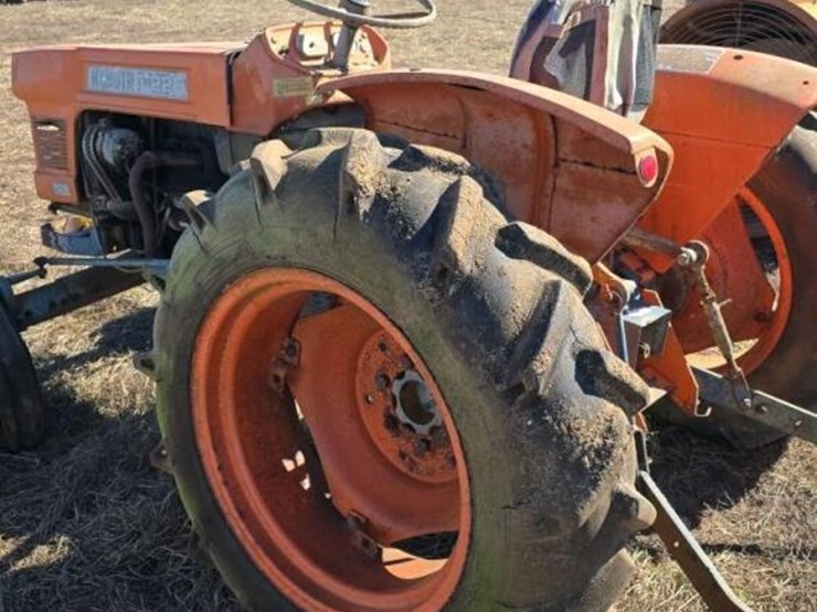 kubota-tractor,-s/n-15433:-meter-shows-9597-hrs-image-6