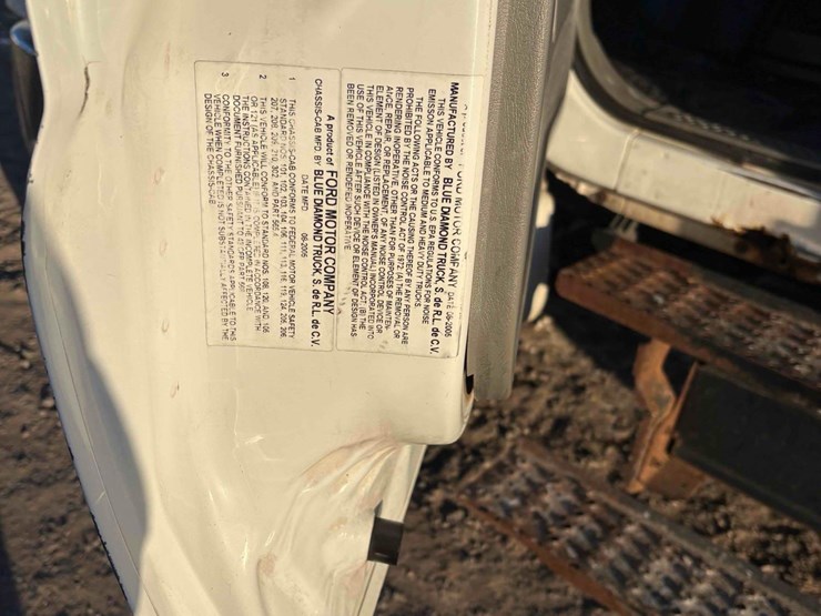 2007-ford-f750-xl-image-25