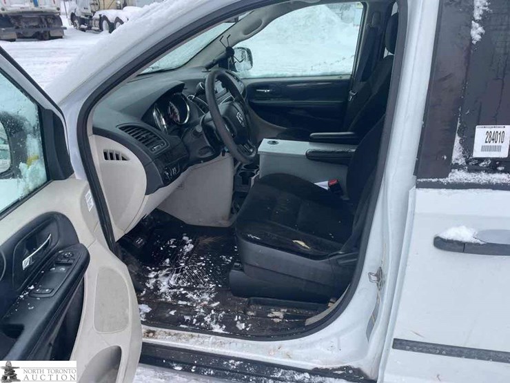 2015-ram-tradesman-image-25