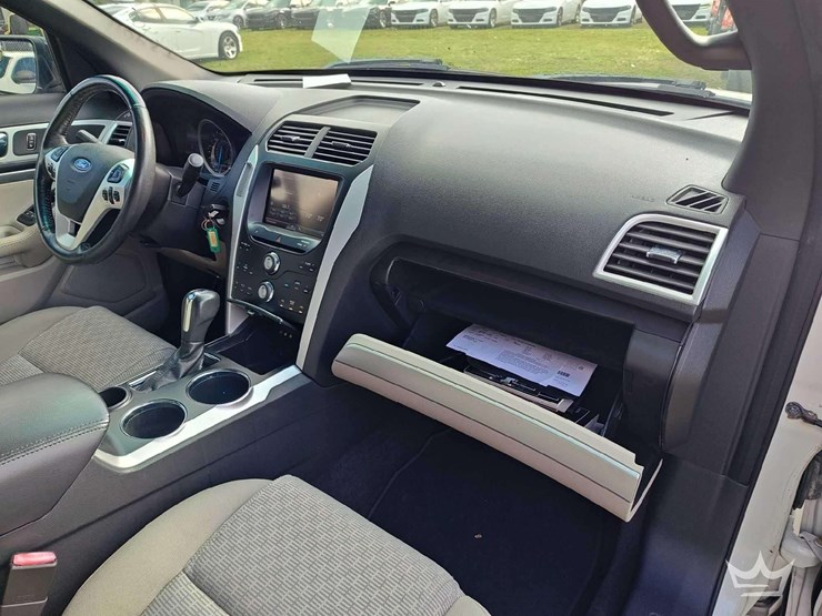 2012-ford-explorer-image-34