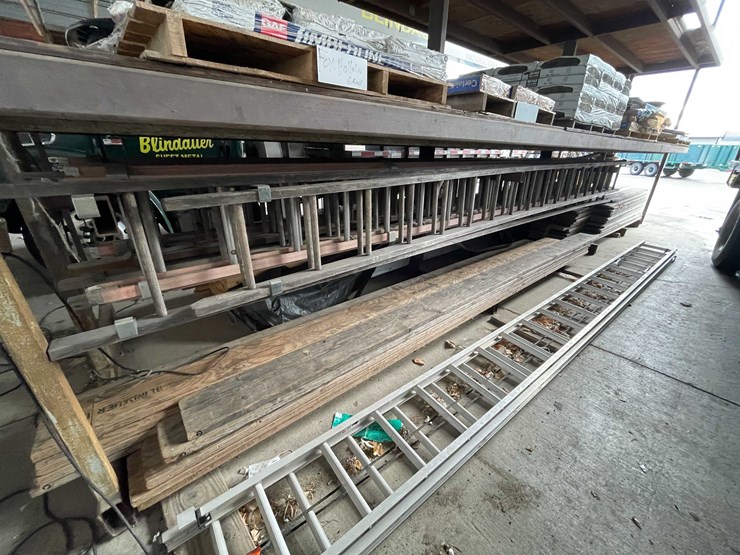 #2295-•-(3)-extension-ladders-image-2