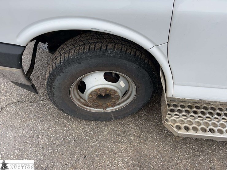 2017-chevrolet-express-g3500-image-12