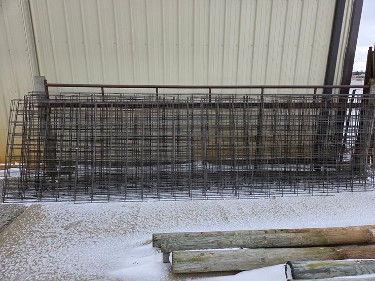 (16)-16'-&-(2)-8'-cattle-panels-image-2