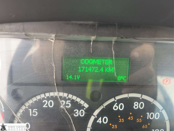 2018-freightliner-m2-106-image-17