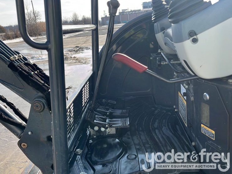 2021-deere-26g-image-29