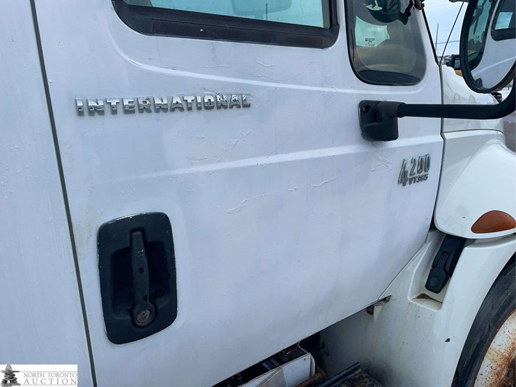 2006-international-durastar-4200-image-31