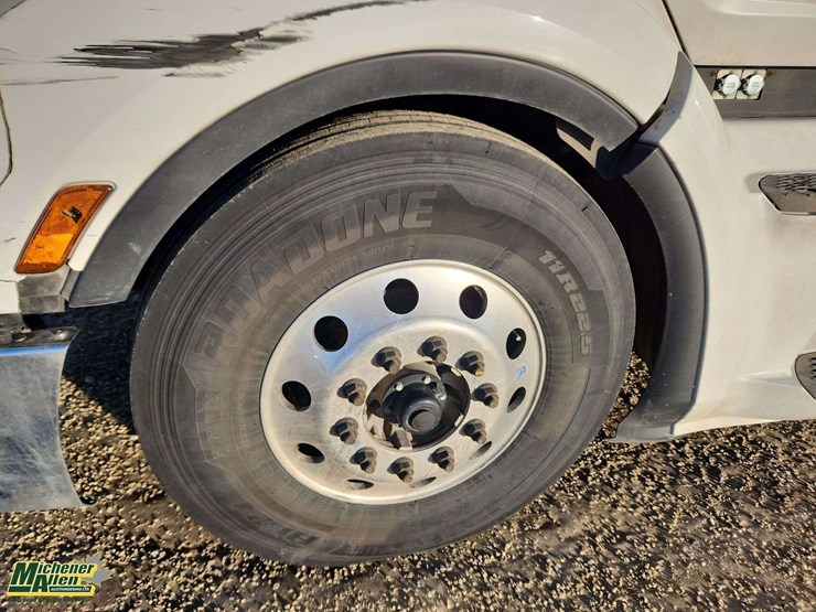 2024-peterbilt-579-image-10