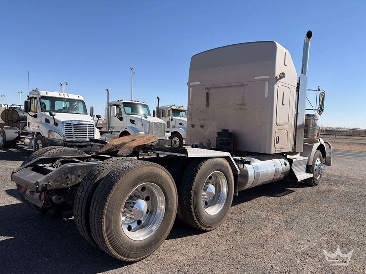 2012-kenworth-t800-image-4