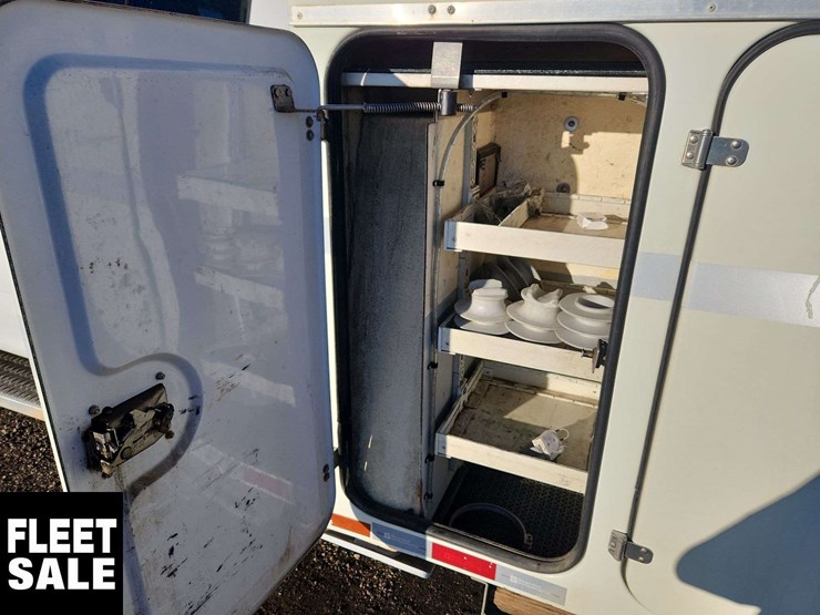 2017-ford-f550-image-30