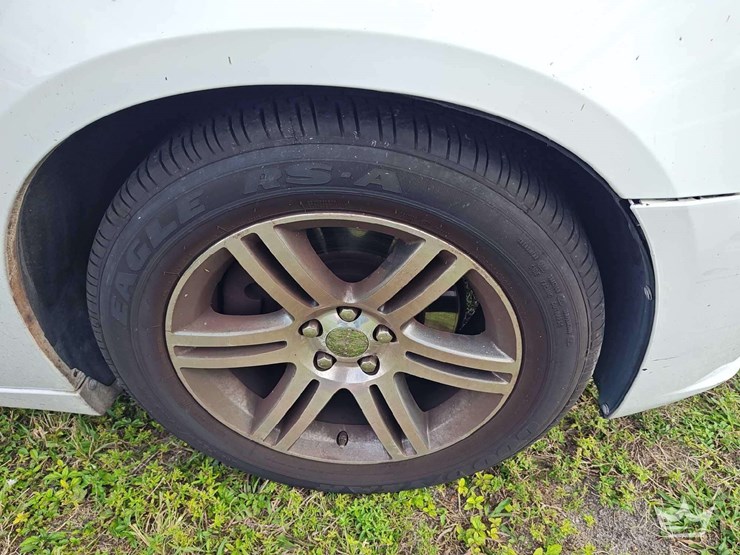 2013-dodge-charger-sedan-image-43