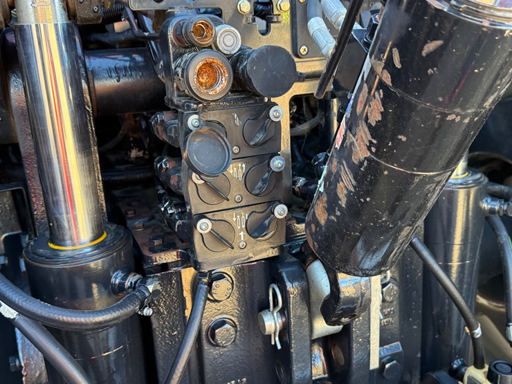 2016-case-ih-magnum-310-image-14