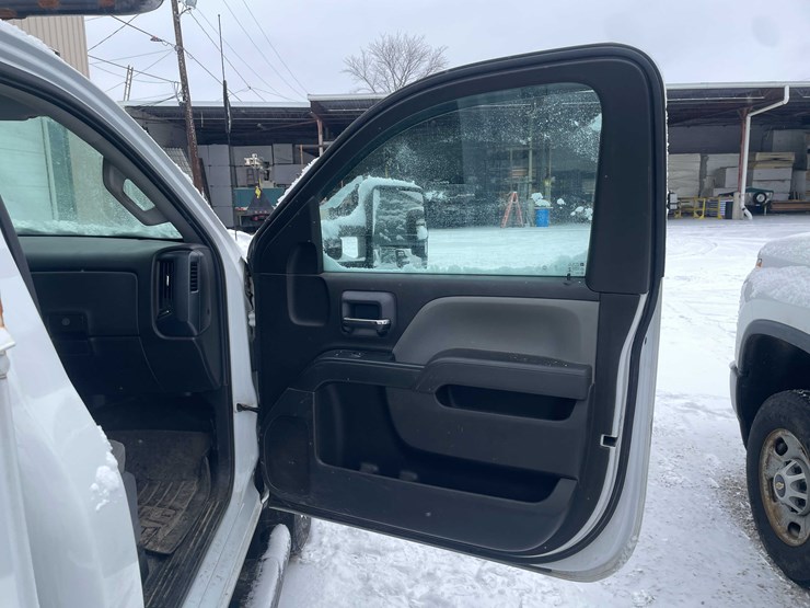 2017-chevrolet-2500-image-30