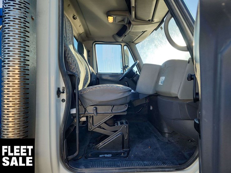 2009-international-durastar-4400-image-17