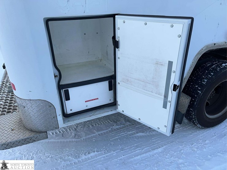 2016-chevrolet-express-s/a-ambulance-image-31