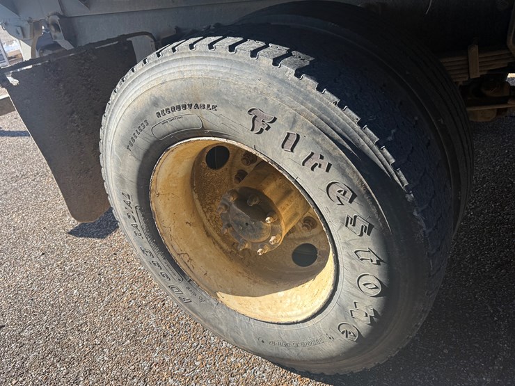 2018-international-durastar-4400-image-11