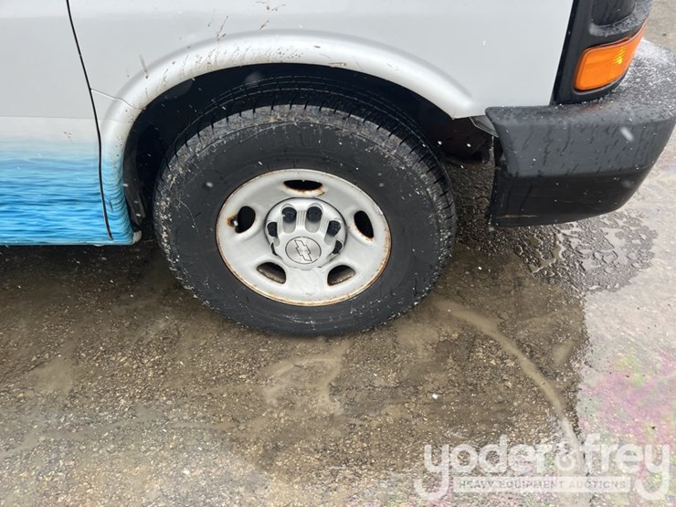 2009-chevrolet-express-3500-image-9