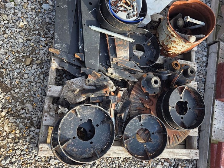 remlinger-strip-till-parts,-mostly-new-image-1