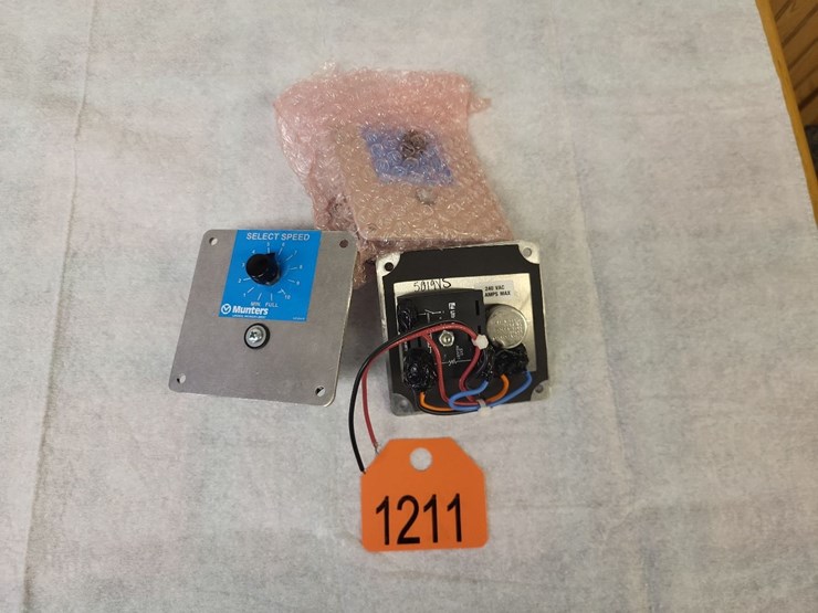 (3)-munters-7-amp-240-volt-ssc-select-speed-controllers---tag-#1211-image-1
