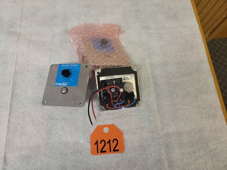 (3)-munters-7-amp-240-volt-ssc-select-speed-controllers---tag-#1212-image-1
