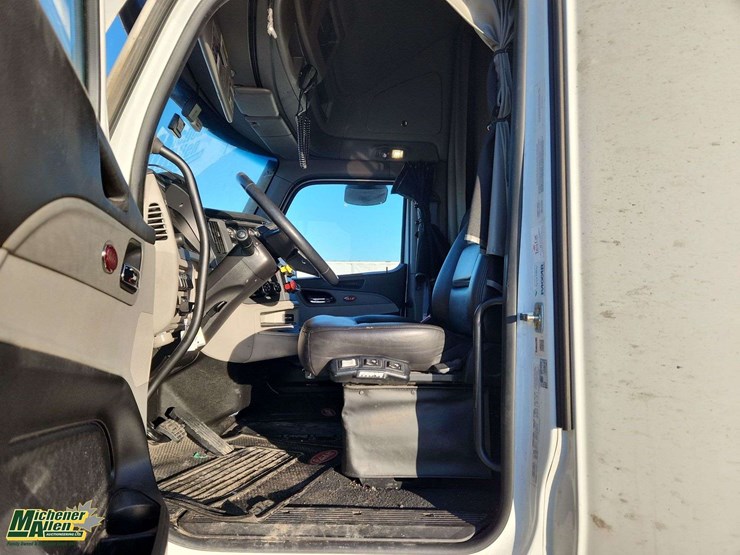 2024-peterbilt-579-image-16