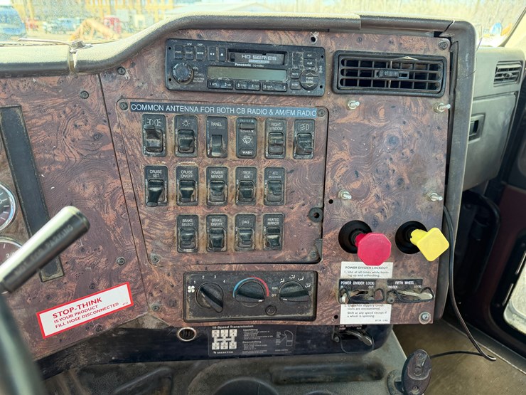 2001-international-9400-image-9