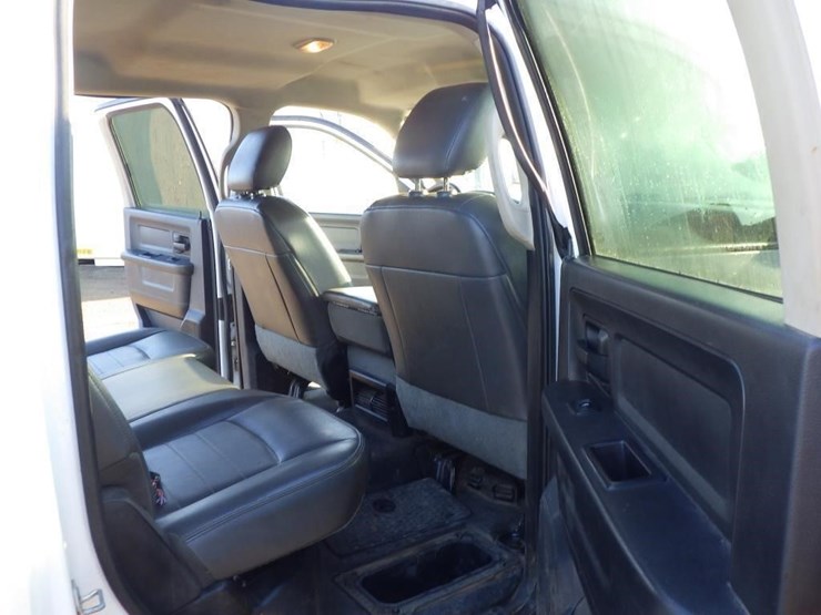 2015-dodge-2500-image-8