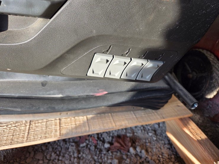 semi-driver-seat,-like-new-image-12