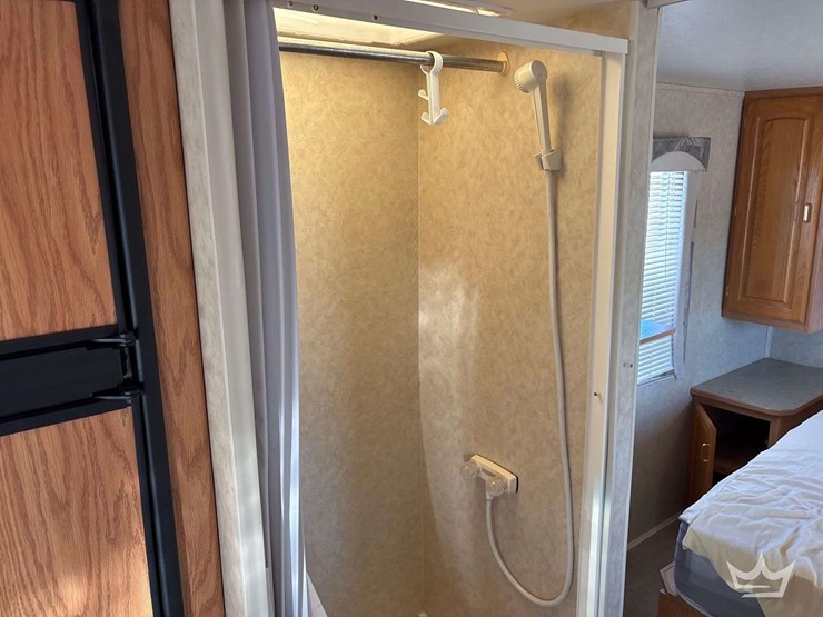 2004-ford-e450-image-59