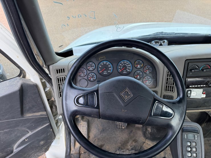 2018-international-durastar-4400-image-16