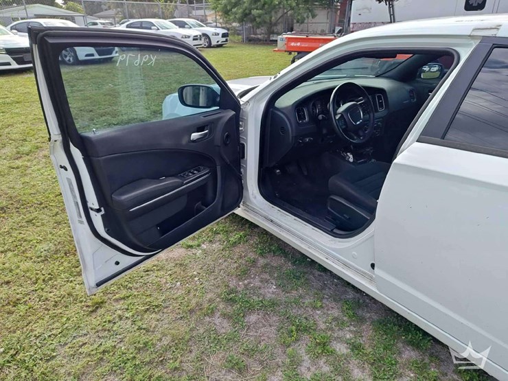 2017-dodge-charger-sedan-image-30