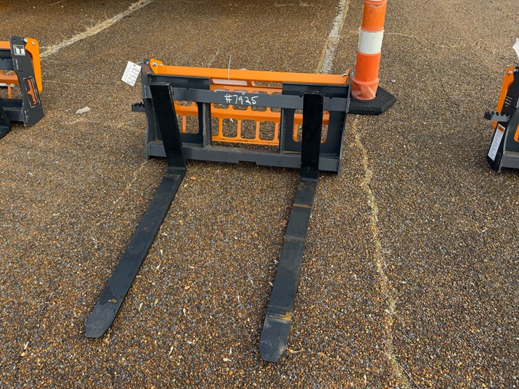 #7925-•-skid-steer-pallet-forks-image-2