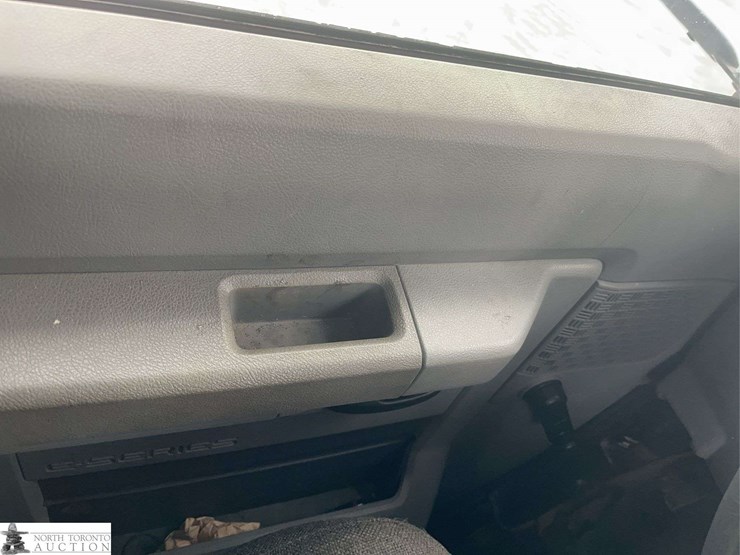 2009-ford-e-series-s/a-24-passenger-bus-image-26