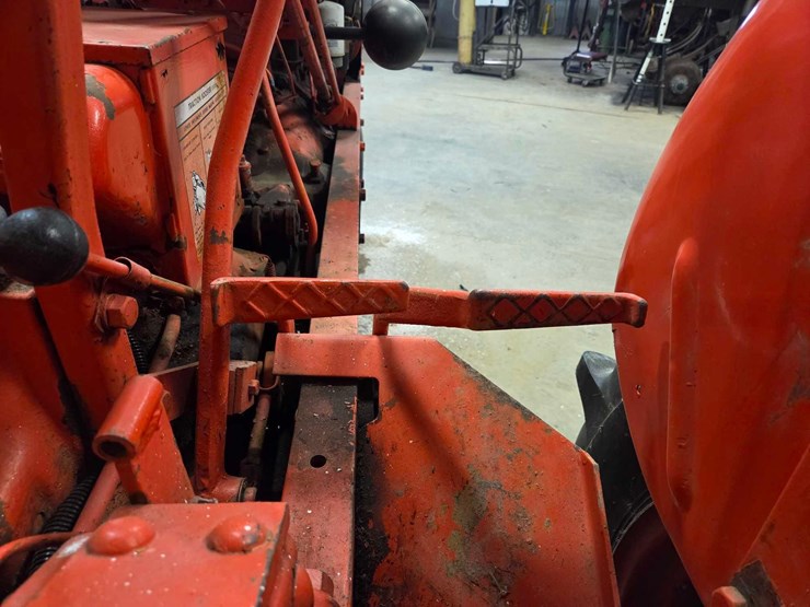 1952-allis-chalmers-wd-tractor-image-34