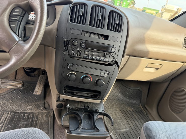 #7788-•-2003-dodge-minivan-image-14