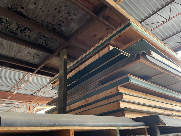 #2291-•-wooden-ice-shanty-image-4