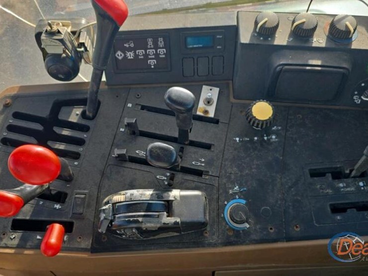 1993-john-deere-6100-image-17