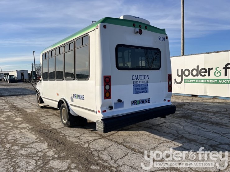 2016-ford-e450-image-4