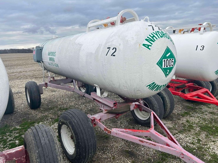 1000-gal.-nh3-tank-on-gear-#72-image-1