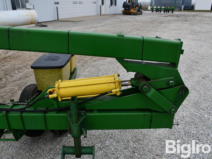 john-deere-male-row-4-0/4-1-planter-image-11