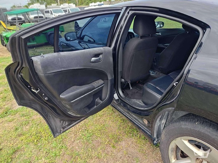 2015-dodge-charger-sedan-image-36