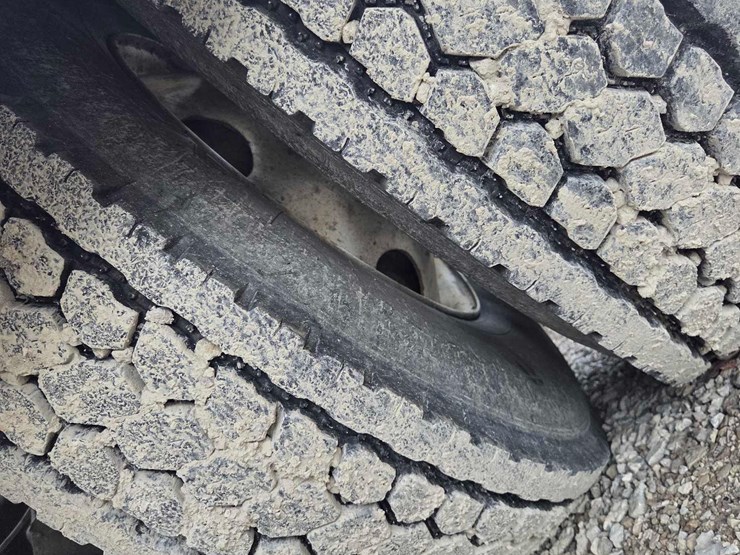 2013-peterbilt-388-image-13