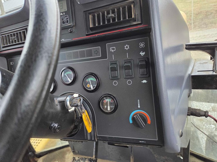 cat-75c-track-tractor-image-5