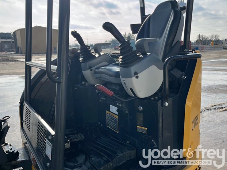 2021-deere-26g-image-28