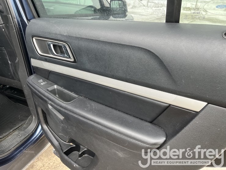 ford-explorer-xlt-image-29