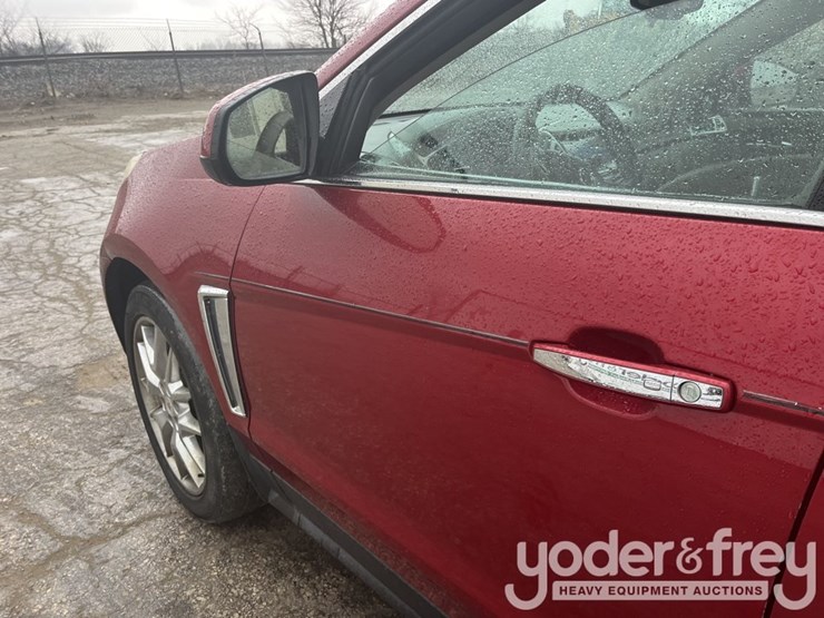 2014-cadillac-srx-image-14