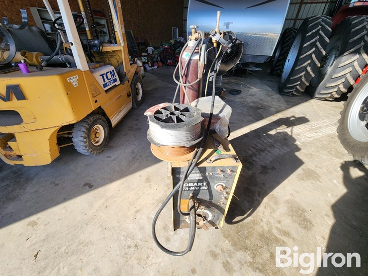 1983-hobart-beta-mig-200-welder-image-2