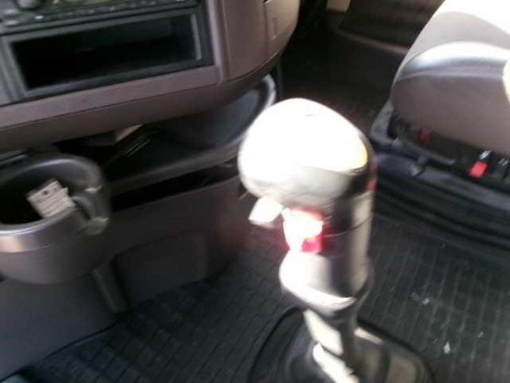 2014-volvo-vnl64t780-image-31